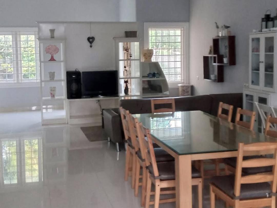 Villa 360 Lembang Exterior foto